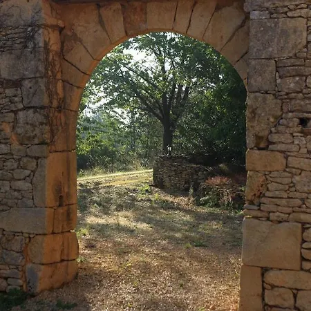 Bed and Breakfast Les Tours De Bombel 3*