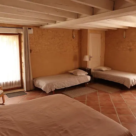 Les Tours De Bombel Bed and Breakfast 3*