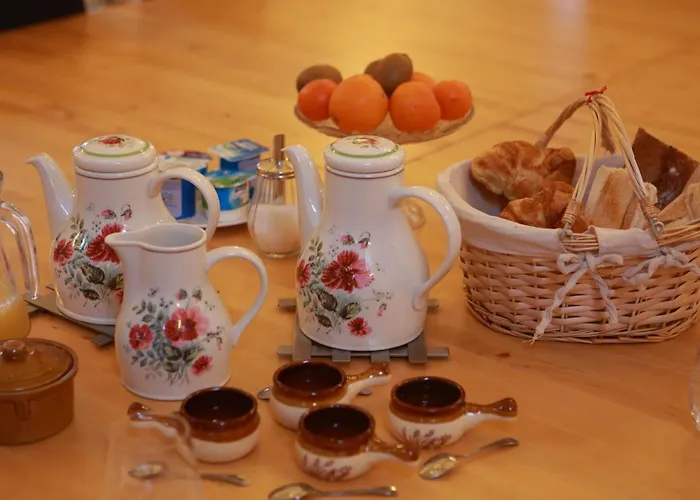 Les Tours De Bombel Couette-café Saint-Amand-de-Coly